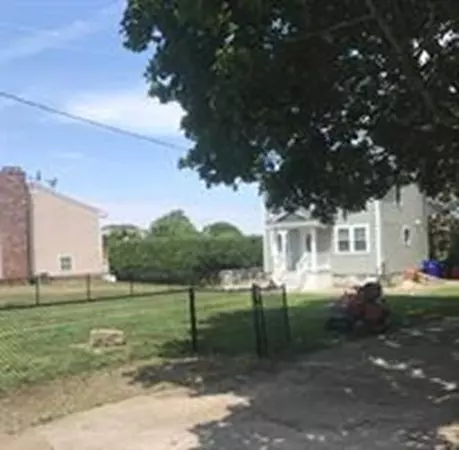 Fall River, MA 02723,194 Doyle St
