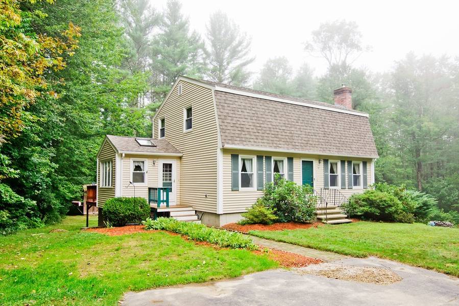 87 Chestnut St, Pepperell, MA 01463