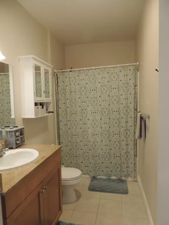 North Andover, MA 01845,1104 Acorn Dr #1104