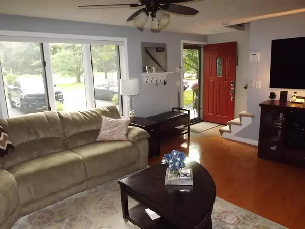 Norton, MA 02766,13 Village Way #F