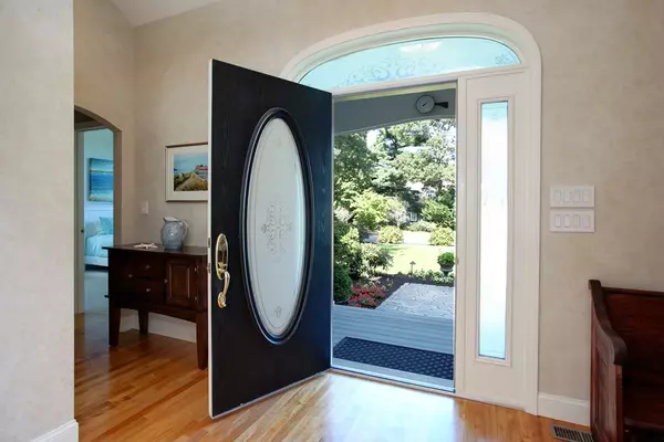 Falmouth, MA 02556,35 Old County Road