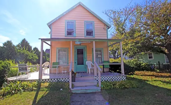 34 R St, Hull, MA 02045