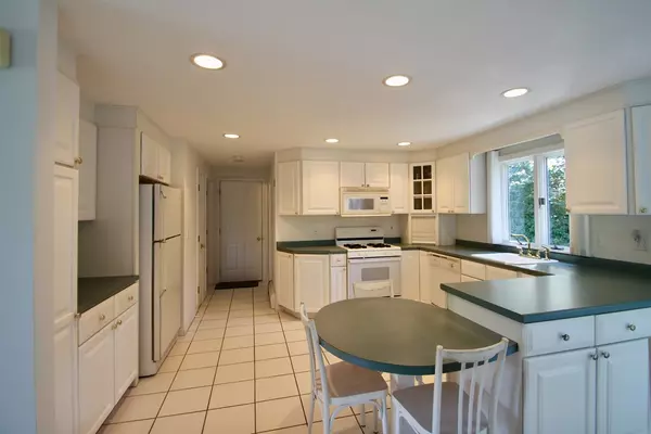 Falmouth, MA 02556,176 Curley Blvd