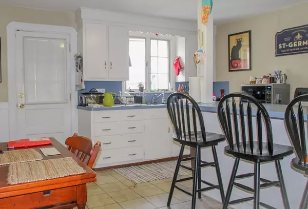 Warren, RI 02885,27 State St