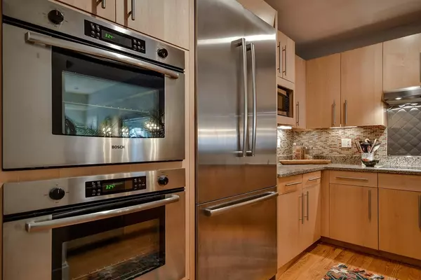 Brookline, MA 02467,310 Hammond Pond Pkwy #202