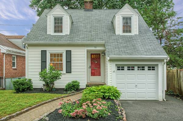 30 Charles St, Watertown, MA 02472