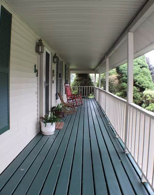 Dudley, MA 01571,17 Michael Ln