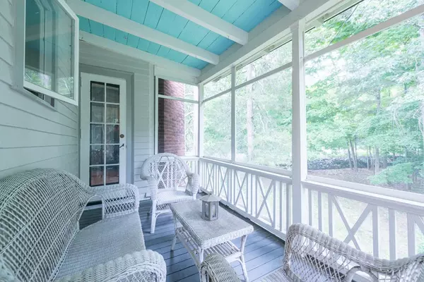 Weston, MA 02493,348 Boston Post Road