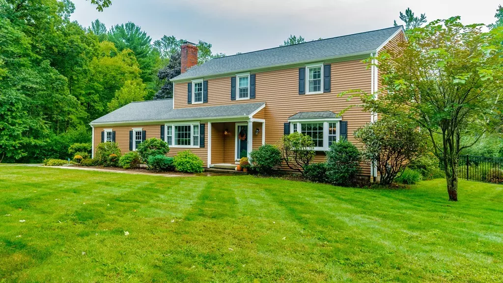 14 Oldwood Rd, Wilbraham, MA 01095