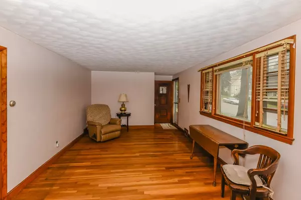 Dedham, MA 02026,28 Pratt Ave