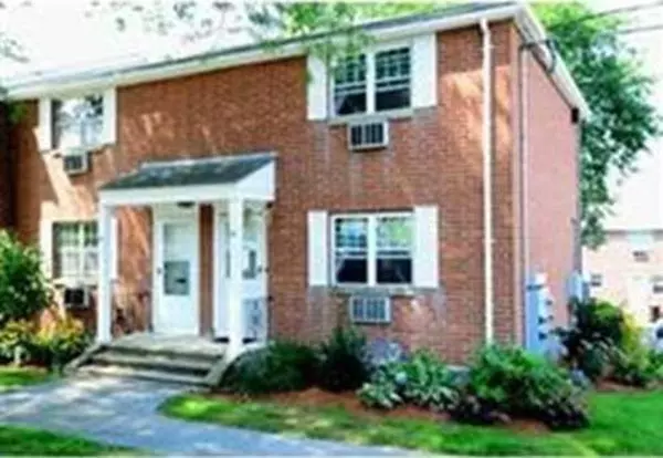 32 Village Green Dr #32, North Andover, MA 01845