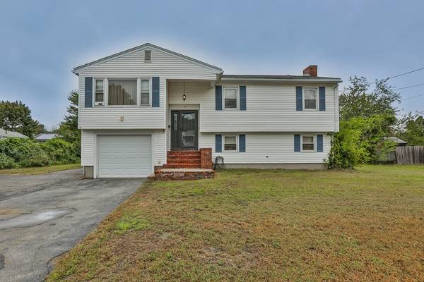 13 Crestshire Dr, Lawrence, MA 01843