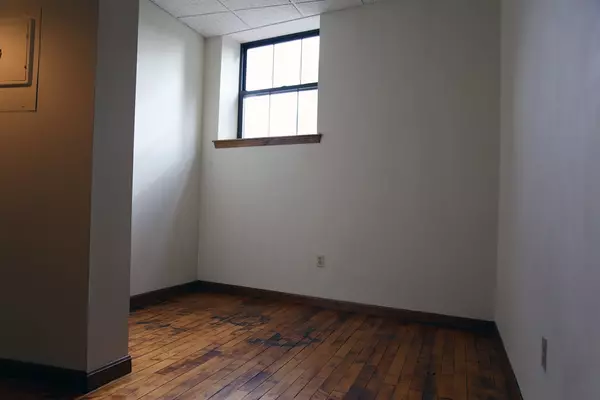 Northampton, MA 01060,15 Hawley St #204