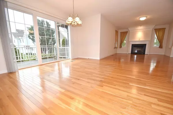 Abington, MA 02351,305 Hampton Way #305
