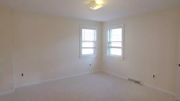 Falmouth, MA 02536,9 Randolph St