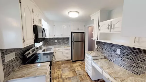 Walpole, MA 02081,22 Bullard St