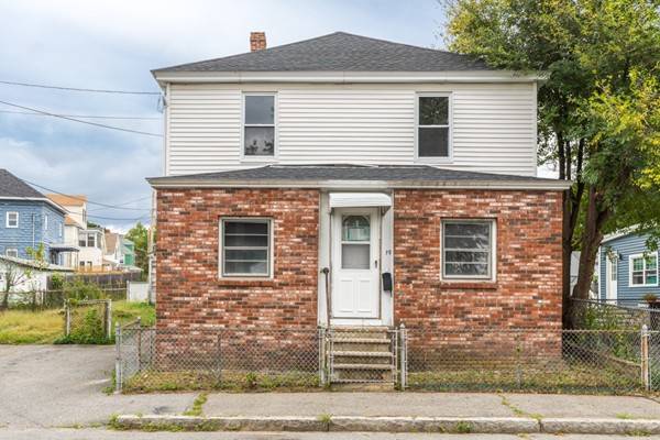 19 Carolyn St, Lowell, MA 01850