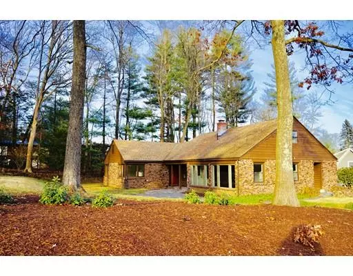 110 Oak Hollow Rd, Springfield, MA 01128