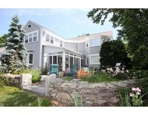 32 High St, Dartmouth, MA 02748