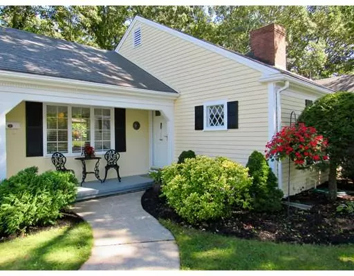 18 Out Of Bounds Dr, Yarmouth, MA 02664