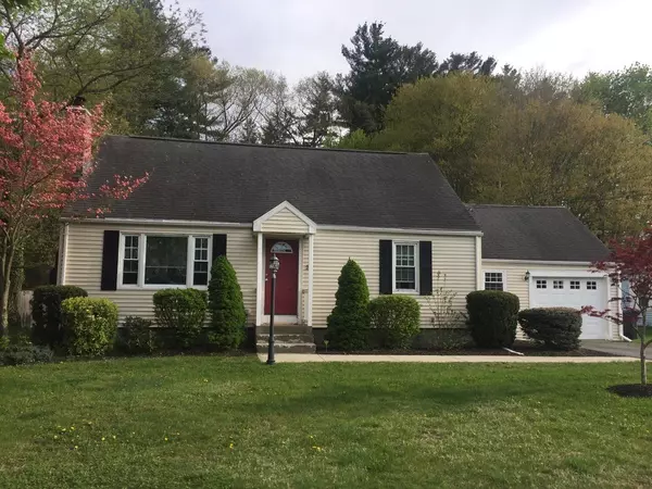 25 Fairlawn St, Grafton, MA 01536