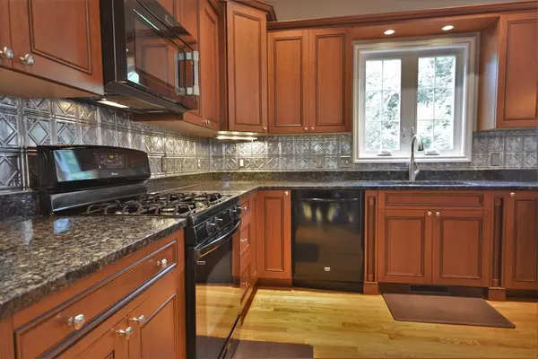 Amesbury, MA 01913,12 Fairway Dr
