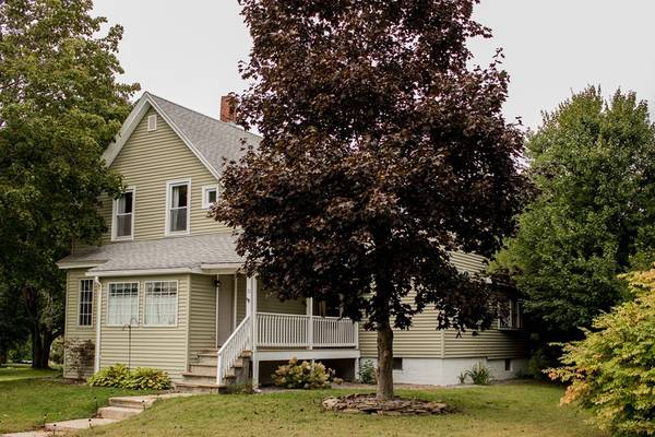 11 Columbus Ave, Templeton, MA 01468