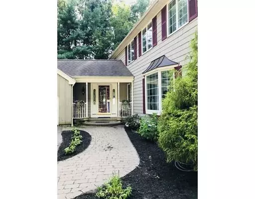 25 Pillings Pond Rd, Lynnfield, MA 01940