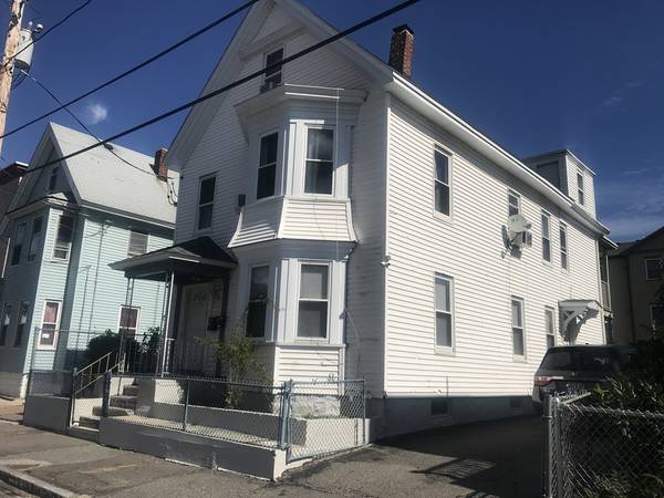 17 Walnut St, Lawrence, MA 01841