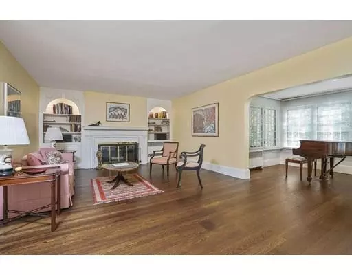 Brookline, MA 02445,69 Evans Rd