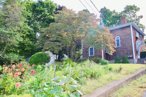 Marblehead, MA 01945,4 Elm Pl