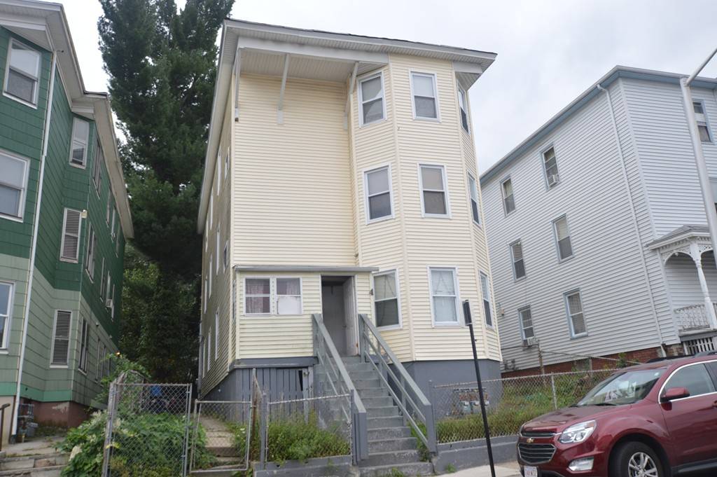 4 Mott St, Worcester, MA 01604