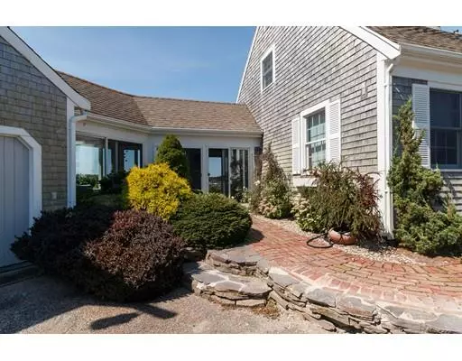 Mashpee, MA 02649,105 Whippoorwill Circle