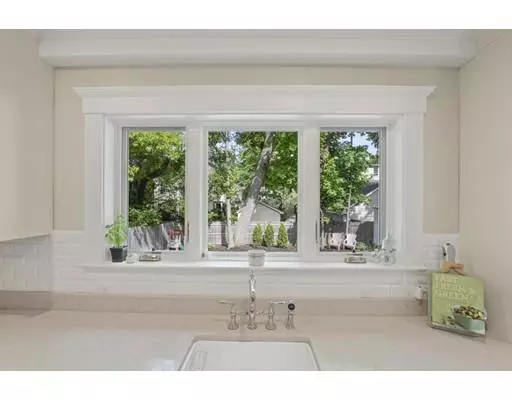 Newton, MA 02459,95 Greenlawn Avenue