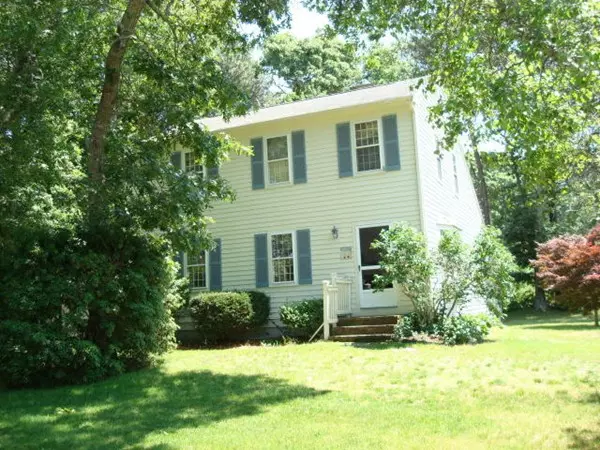 4 Lexington Ln, Yarmouth, MA 02675