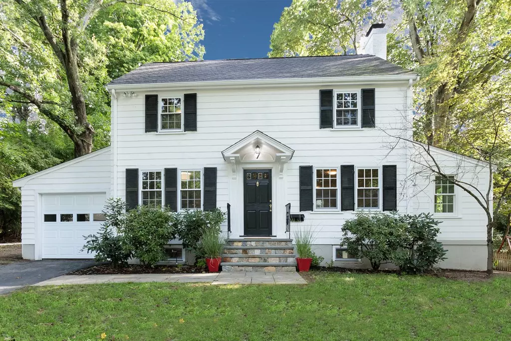 Wellesley, MA 02481,7 Alba Rd