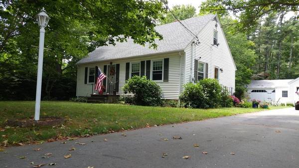 213 Mary's Pond Rd, Rochester, MA 02770