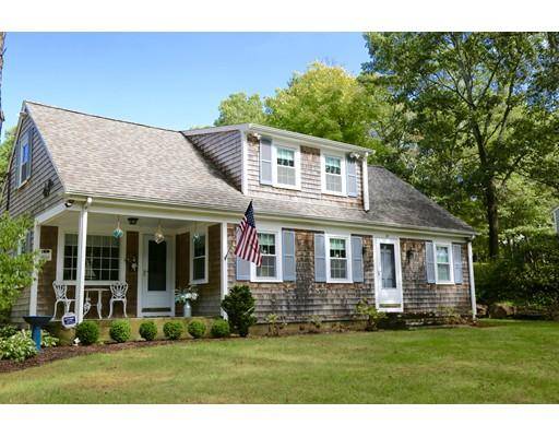 14 Penny Royal Ln, Falmouth, MA 02536