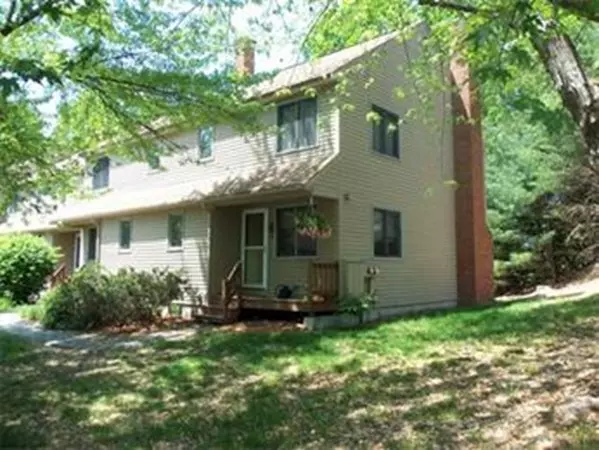 27 Macintosh Ln #27, Leominster, MA 01453