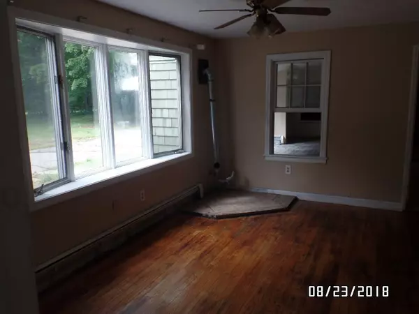 Oxford, MA 01540,14 Park St