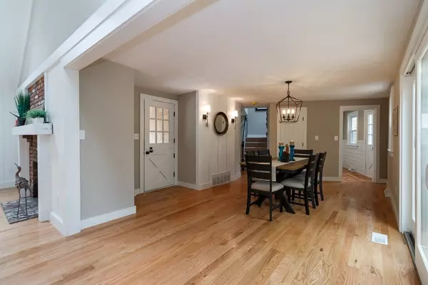 Falmouth, MA 02536,4 Eel River Rd