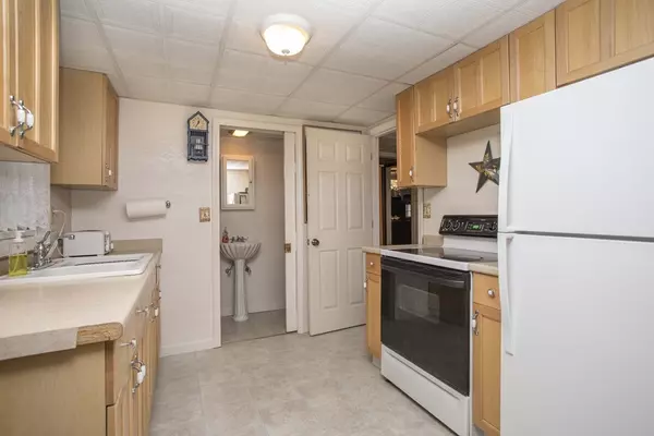 Middleboro, MA 02346,64 School Street