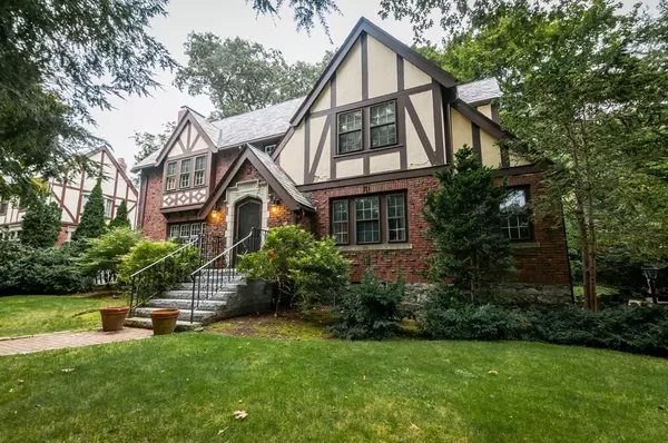 1151 Commonwealth Ave, Newton, MA 02465