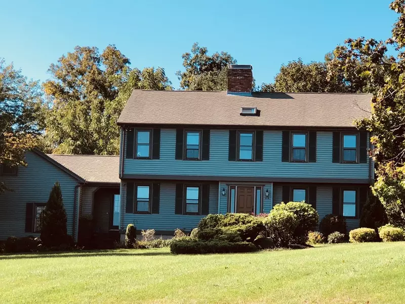 25 Farm Hill Rd, Wrentham, MA 02093