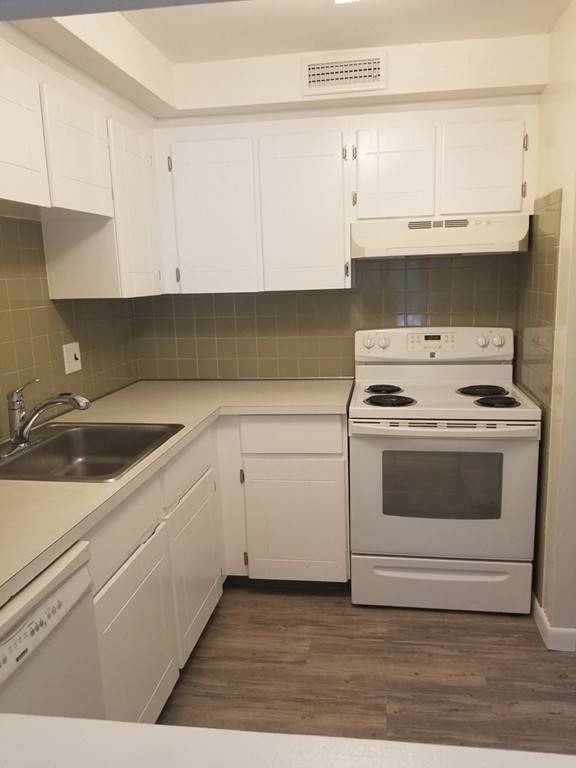 Brockton, MA 02301,102 Oak Ln #6