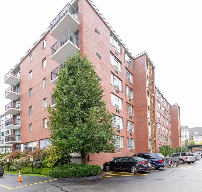 Newton, MA 02467,20 Hammond Pond Parkway #108
