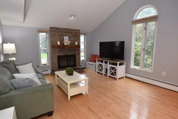 Westford, MA 01886,3 Pine Tree Trl