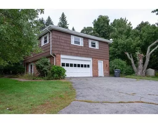 9 Pigeon Hill Dr, Grafton, MA 01519