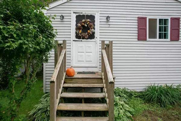 Fairhaven, MA 02719,7 Diamond St