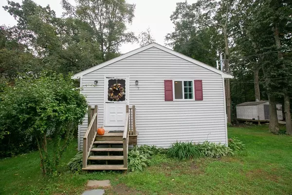 Fairhaven, MA 02719,7 Diamond St